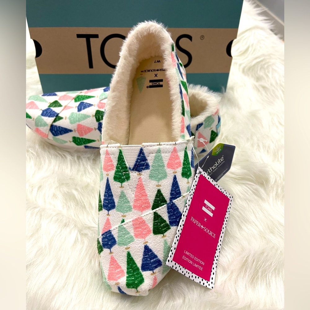 Toms Alpargata Paper Source size 7 fleece lined shoes NWT in original box.
